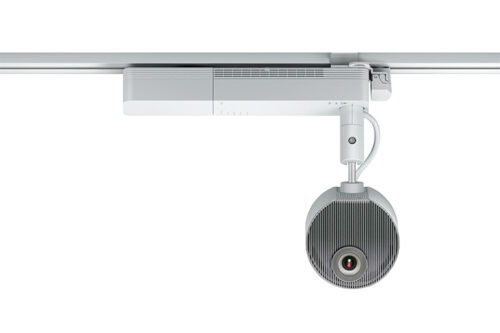 מקרן לייזר Epson LightScene EV-110 מותקן על מסילת תאורה
