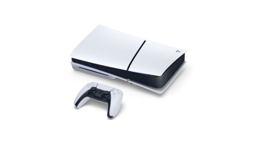 Sony PlayStation 5 Slim CFI-2116A - זווית פרספקטיבה עם בקר