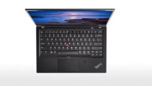 Lenovo ThinkPad X1 Carbon Gen 8 מחודש - מבט מלמעלה - מקלדת ומסך