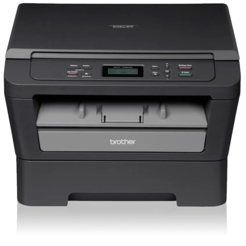 Brother DCP-7060D - מבט קדמי, תווית דגם קריאה על צג ה-LCD (מקור: Brother רשמי)