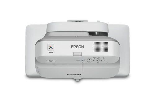 מקרן Epson EB-685W טווח קצר במיוחד מבט חזיתי ישר על הלוח