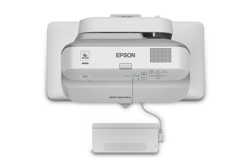 מקרן Epson EB-695Wi אינטראקטיבי מותקן על קיר עם מודול מגע אצבע - מבט קדמי