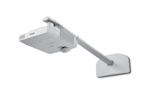 מקרן Epson EB-L210SW מותקן על זרוע קיר