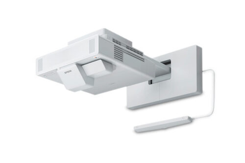 מקרן Epson EB-1485Fi מותקן על קיר, זווית שמאל