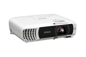 מקרן Epson EB-FH08 מבט מזווית, רקע לבן