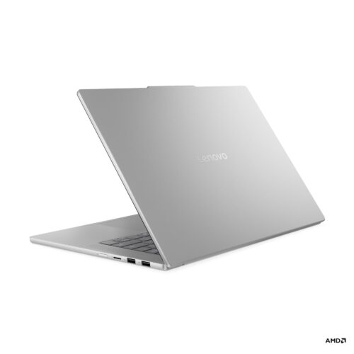Lenovo IdeaPad Slim 5 15ARP10 - מבט אחורי עם לוגו לנובו ויציאות USB-A