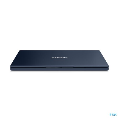 Lenovo IdeaPad Slim 3 15IRU10 - מבט צד כשהמחשב סגור, כחול קוסמי