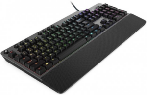 Lenovo Legion K500 RGB - מבט בזווית עם לוגו LEGION ומקשי מדיה