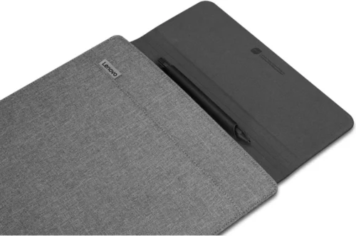 Lenovo Yoga 16 אינץ׳ - תקריב על לולאת העט וכיס האביזרים