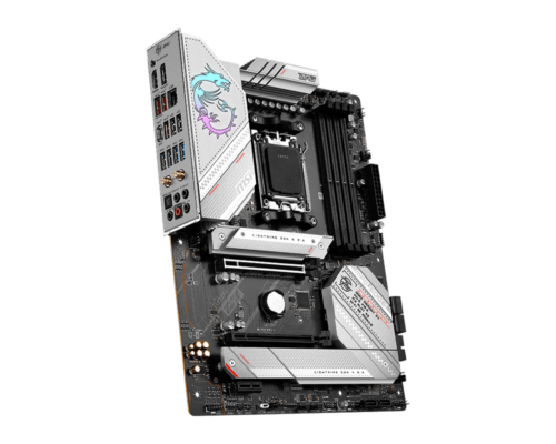 לוח אם MSI MPG B650 EDGE WIFI - תצוגה מזווית עם פאנל חיבורים