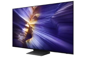 Samsung QE55S90F - מבט בזווית עם מסך OLED פתוח