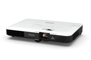 מקרן Epson EB-1780W מבט קדמי בזווית