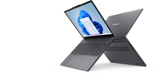 Lenovo IdeaPad Slim 3 15IRH10 - שני מחשבים ניידים, אחד פתוח עם מסך Windows ואחד סגור עם לוגו Lenovo